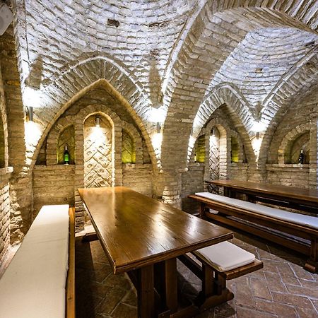 Готель Vinatus Pince Віллань Екстер'єр фото